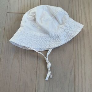 H&M Kids White Bucket Hat 9-12M